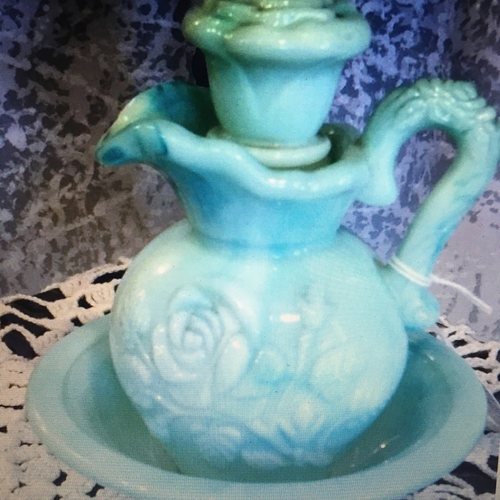 🌻VIntage Avon 3- piece green milk glass pitcher & bowl